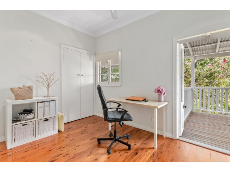 48 Waratah Ave, Holland Park West QLD 4121