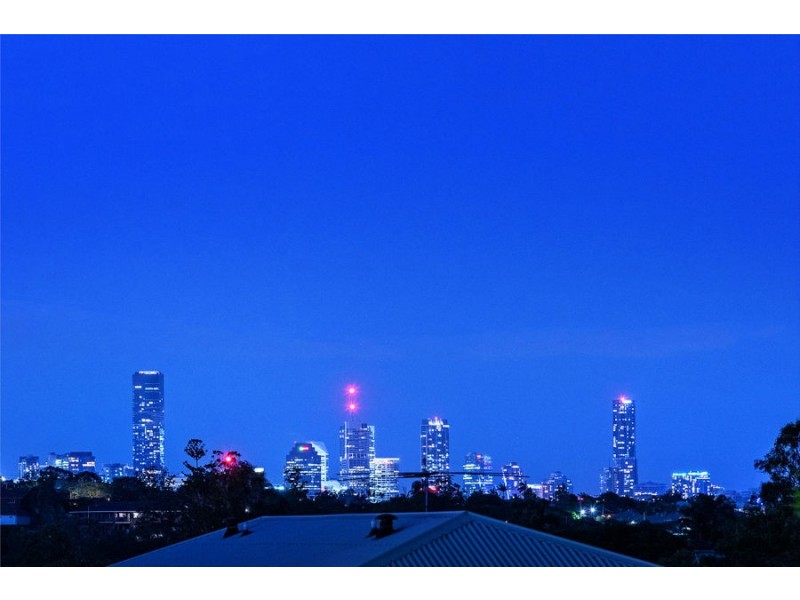 26 Oatland Crescent, Holland Park West QLD 4121