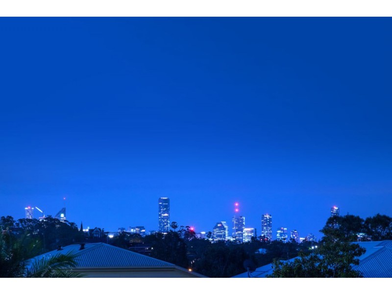 26 Oatland Crescent, Holland Park West QLD 4121