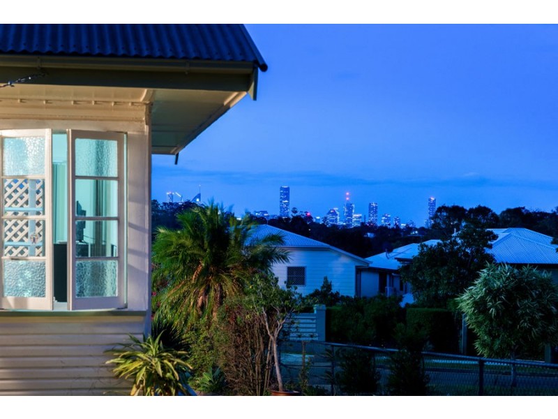 26 Oatland Crescent, Holland Park West QLD 4121