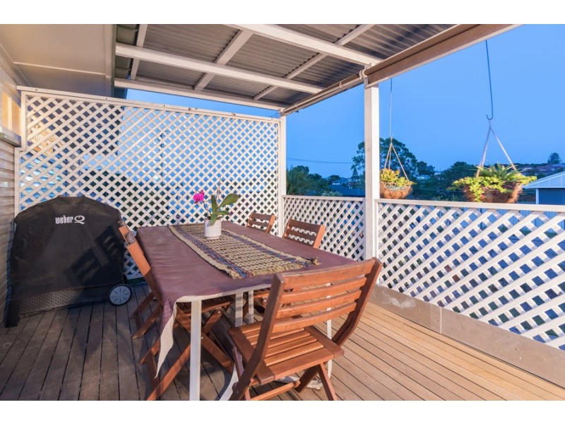 26 Oatland Crescent, Holland Park West QLD 4121