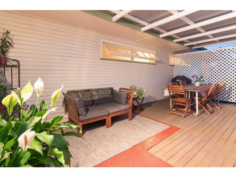 26 Oatland Crescent, Holland Park West QLD 4121