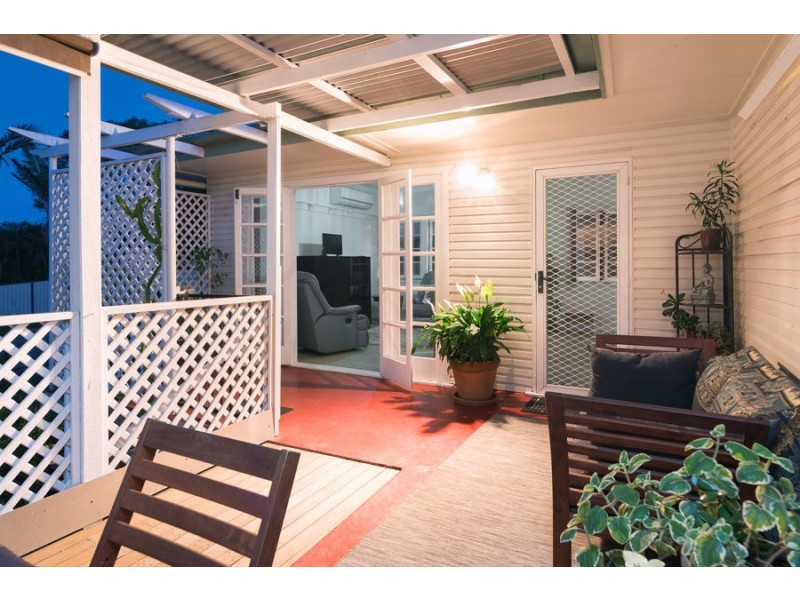 26 Oatland Crescent, Holland Park West QLD 4121