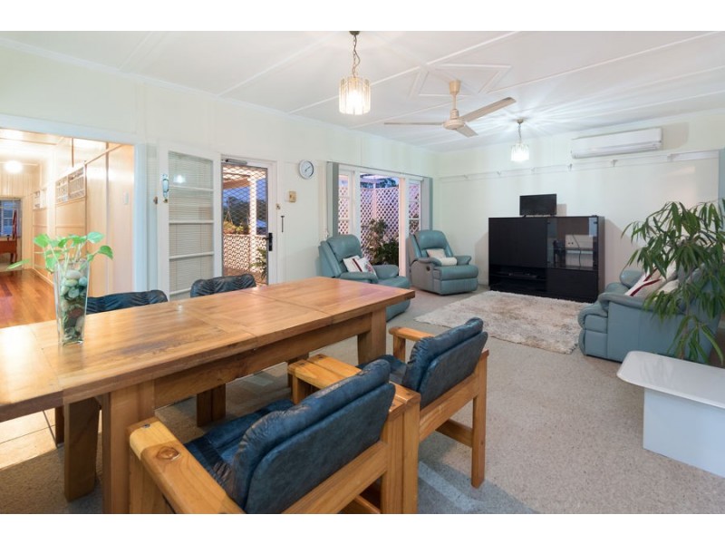 26 Oatland Crescent, Holland Park West QLD 4121