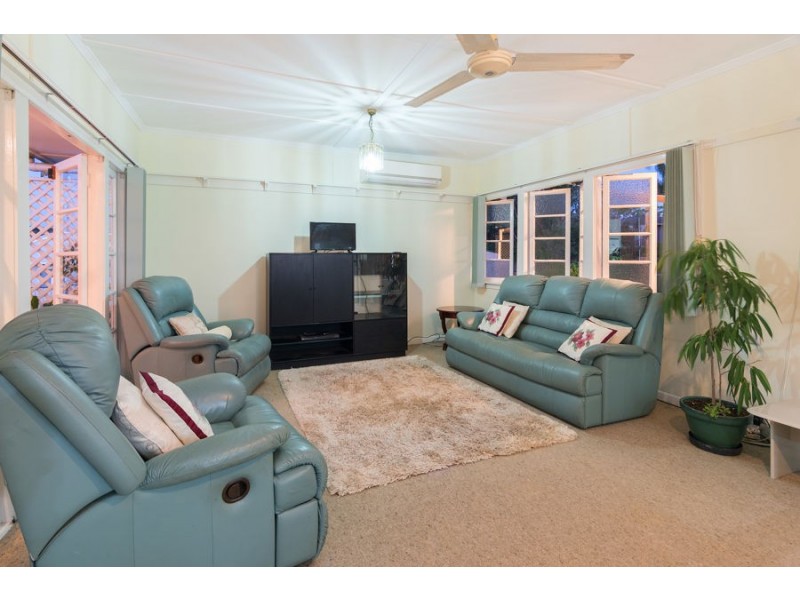 26 Oatland Crescent, Holland Park West QLD 4121