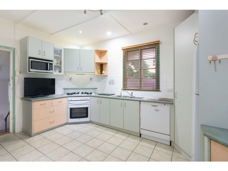 26 Oatland Crescent, Holland Park West QLD 4121