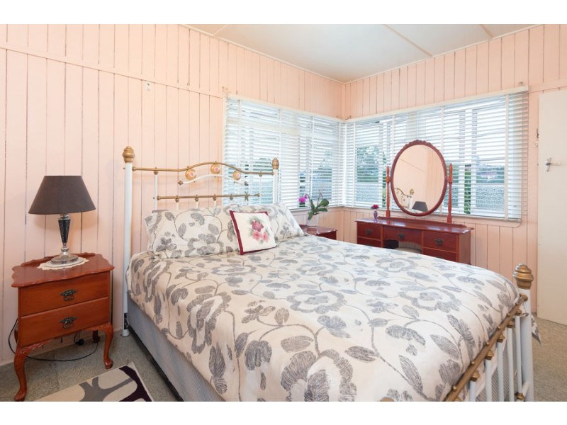 26 Oatland Crescent, Holland Park West QLD 4121