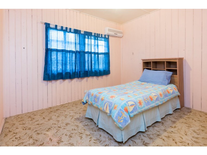 26 Oatland Crescent, Holland Park West QLD 4121