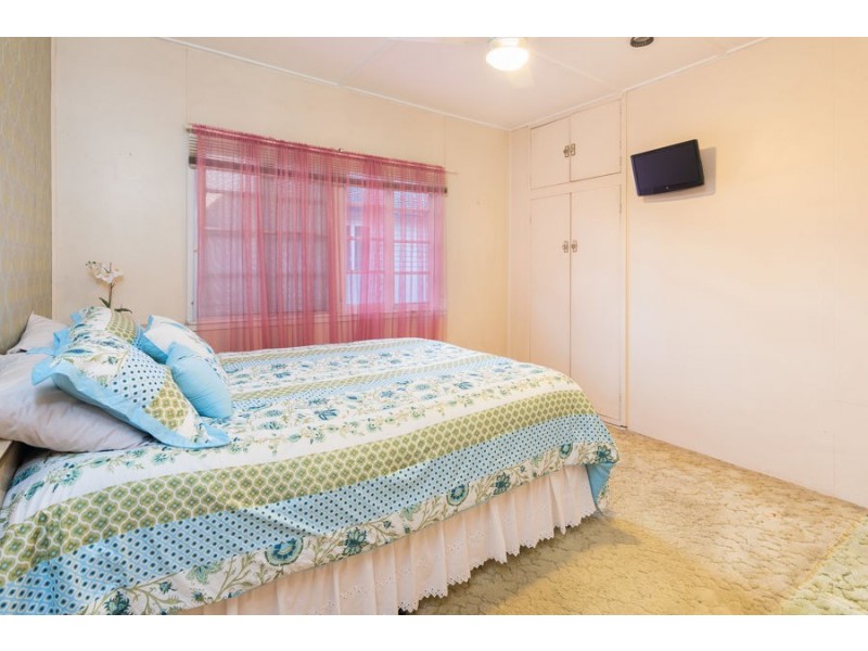 26 Oatland Crescent, Holland Park West QLD 4121