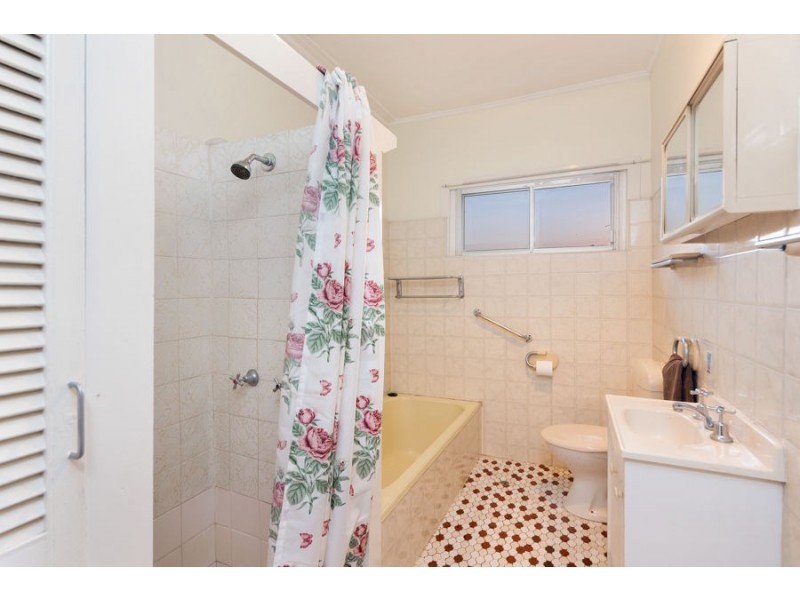 26 Oatland Crescent, Holland Park West QLD 4121