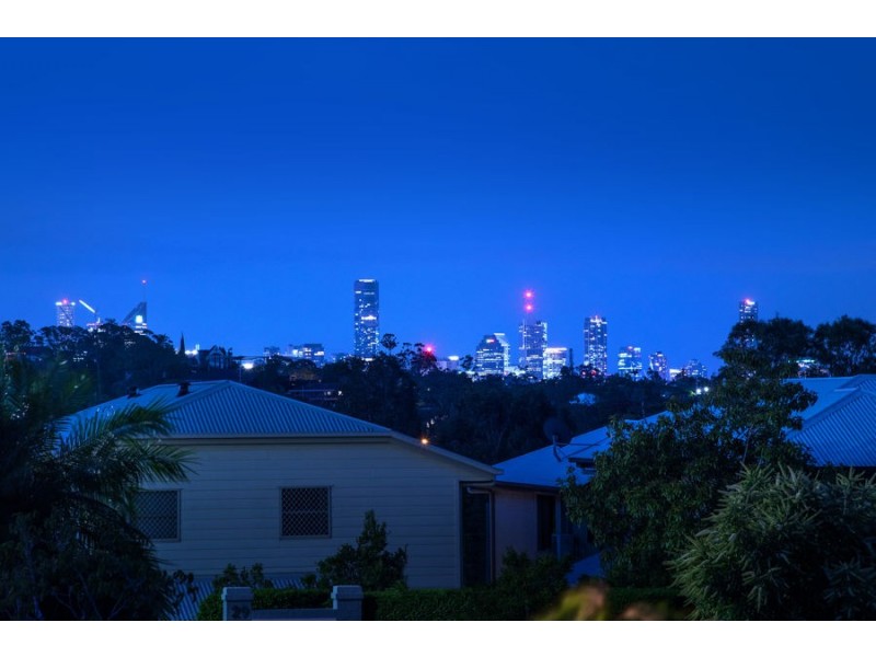 26 Oatland Crescent, Holland Park West QLD 4121