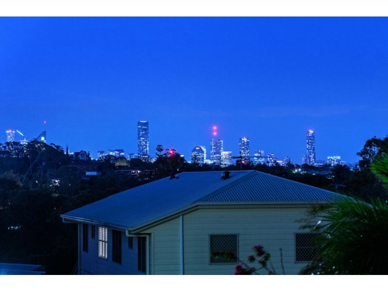 26 Oatland Crescent, Holland Park West QLD 4121