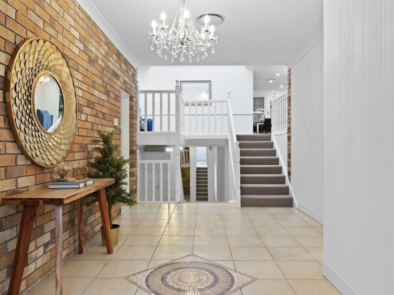 5 Rossmoya Street, Carindale QLD 4152