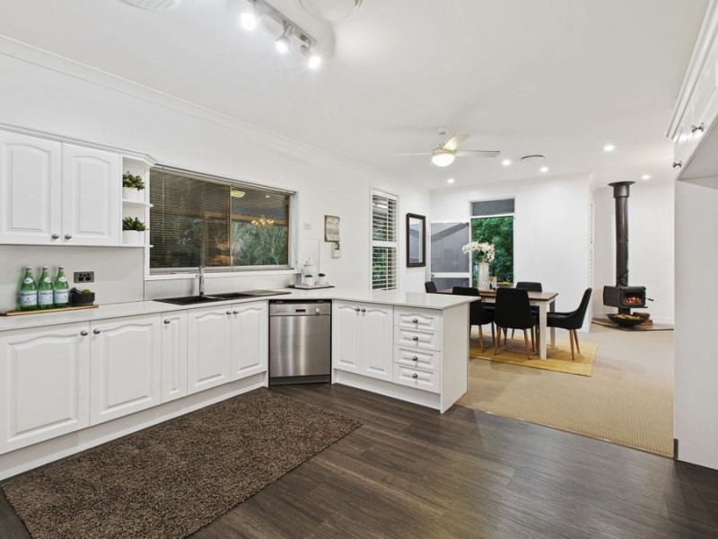 5 Rossmoya Street, Carindale QLD 4152