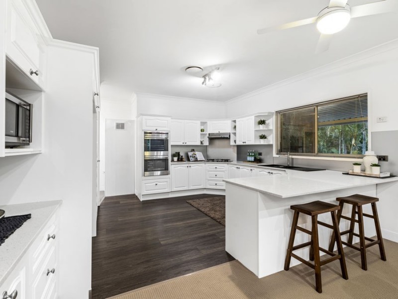 5 Rossmoya Street, Carindale QLD 4152