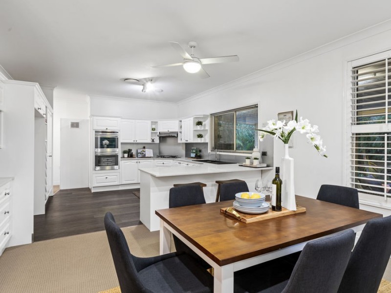 5 Rossmoya Street, Carindale QLD 4152