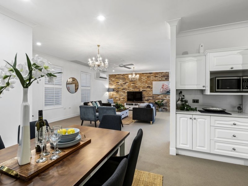 5 Rossmoya Street, Carindale QLD 4152