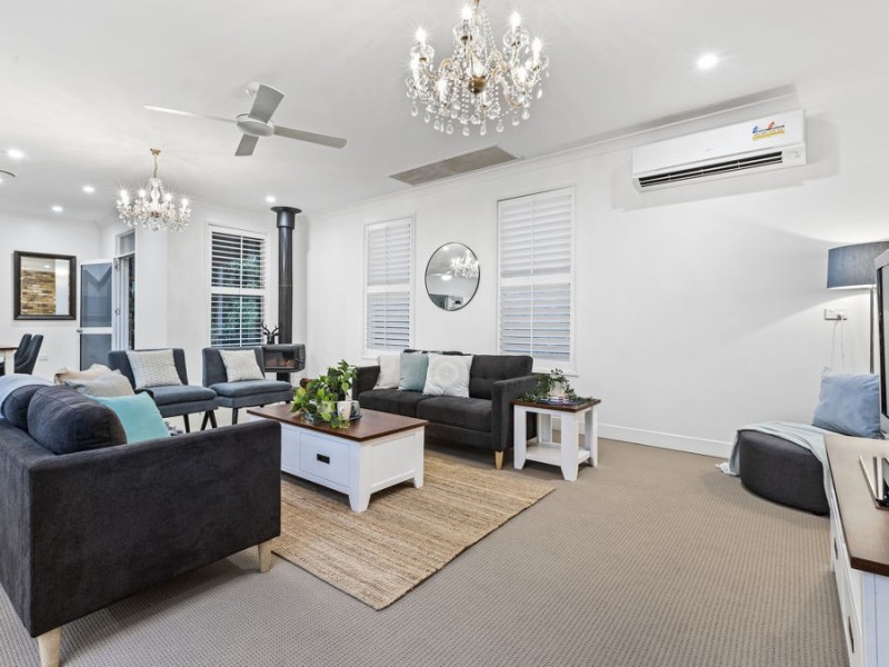 5 Rossmoya Street, Carindale QLD 4152