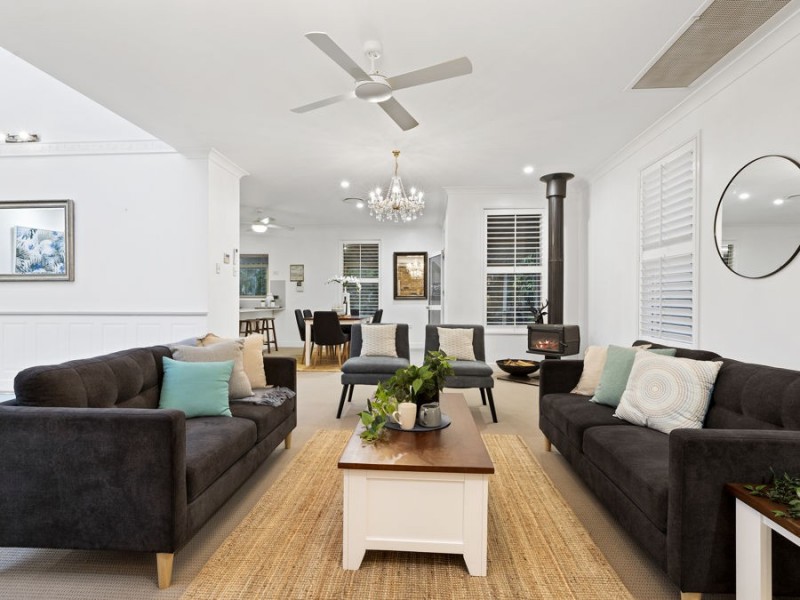 5 Rossmoya Street, Carindale QLD 4152