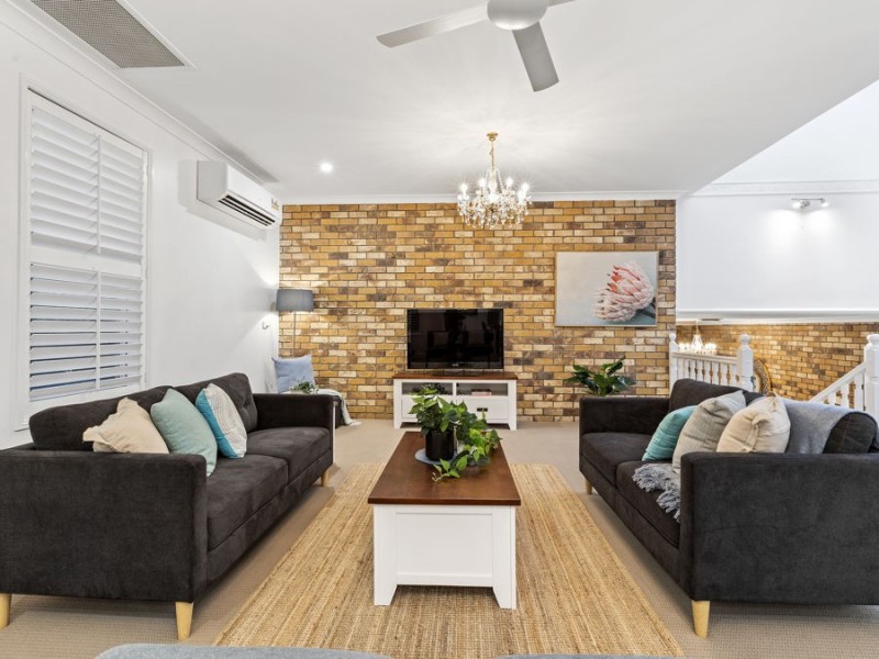 5 Rossmoya Street, Carindale QLD 4152