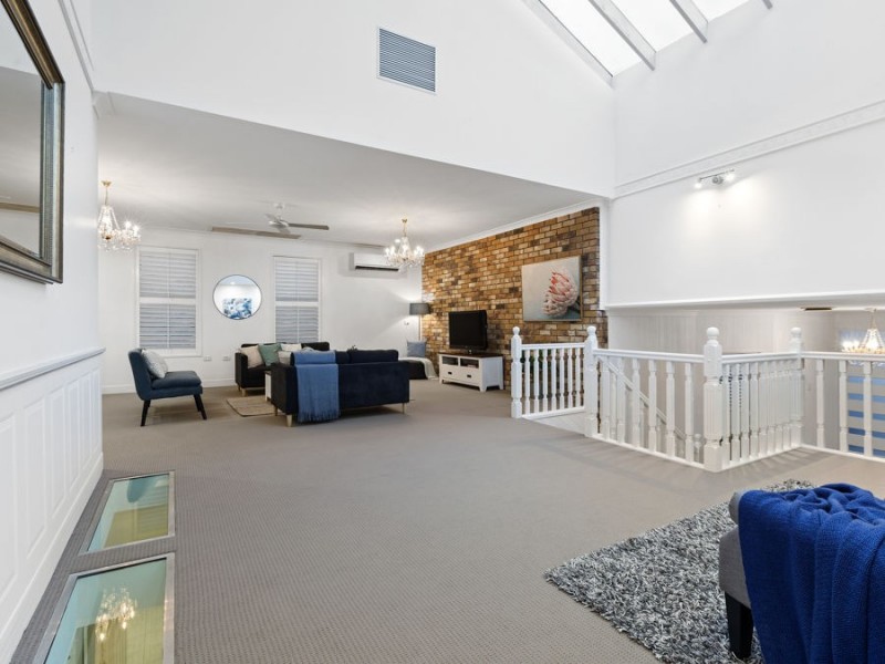 5 Rossmoya Street, Carindale QLD 4152