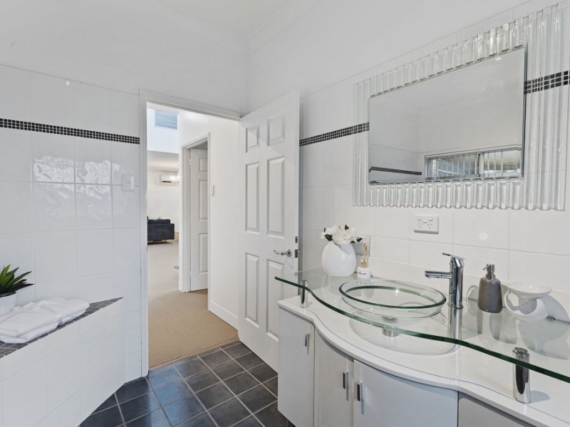 5 Rossmoya Street, Carindale QLD 4152