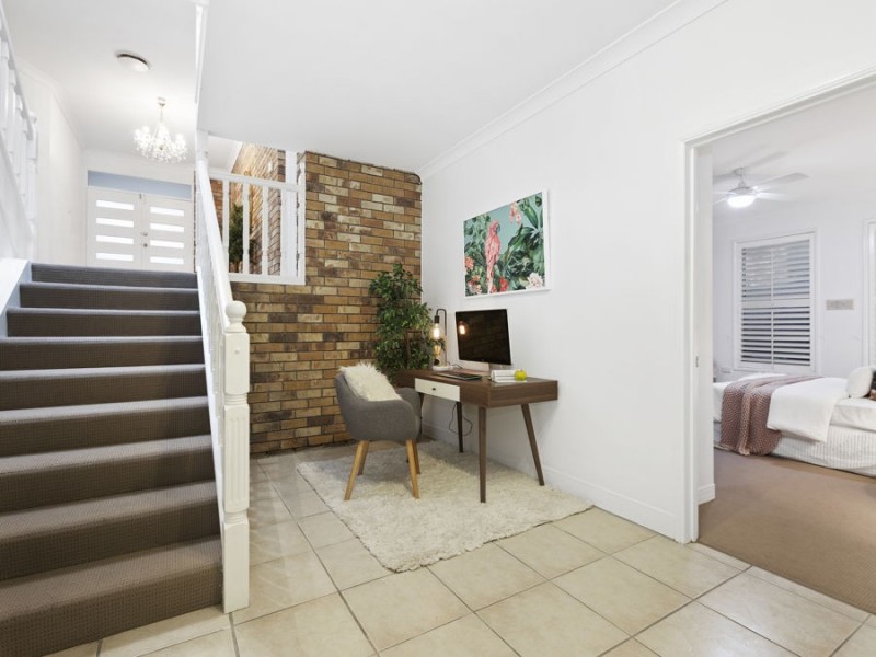 5 Rossmoya Street, Carindale QLD 4152