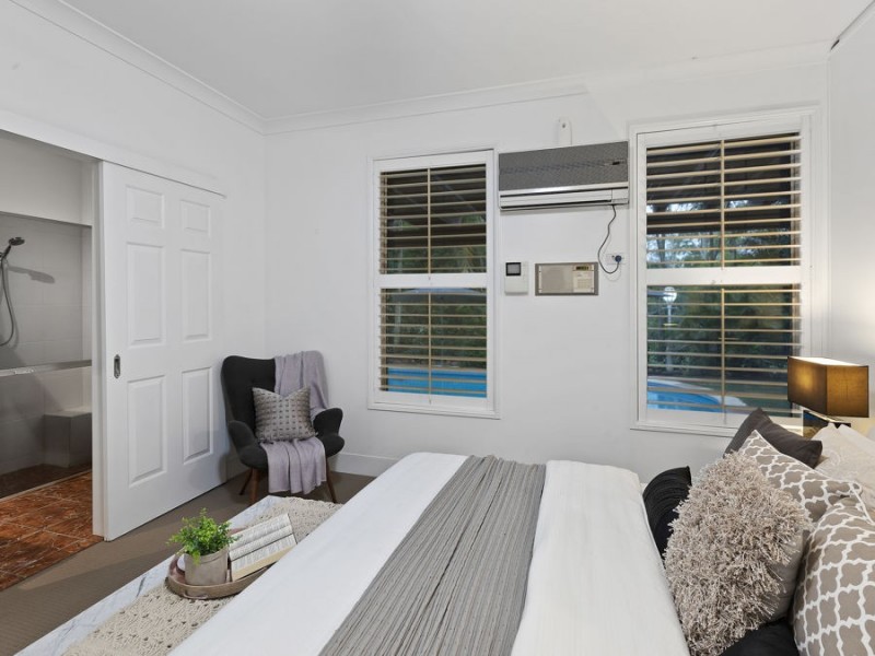 5 Rossmoya Street, Carindale QLD 4152