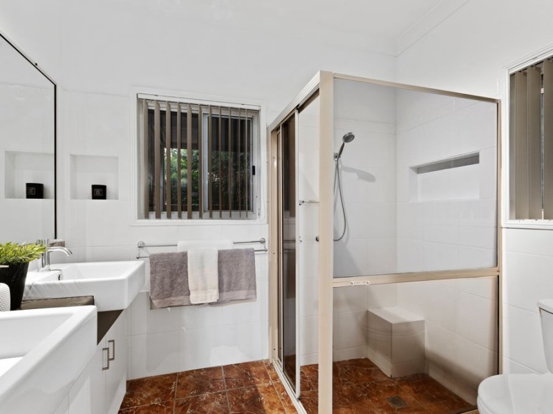 5 Rossmoya Street, Carindale QLD 4152