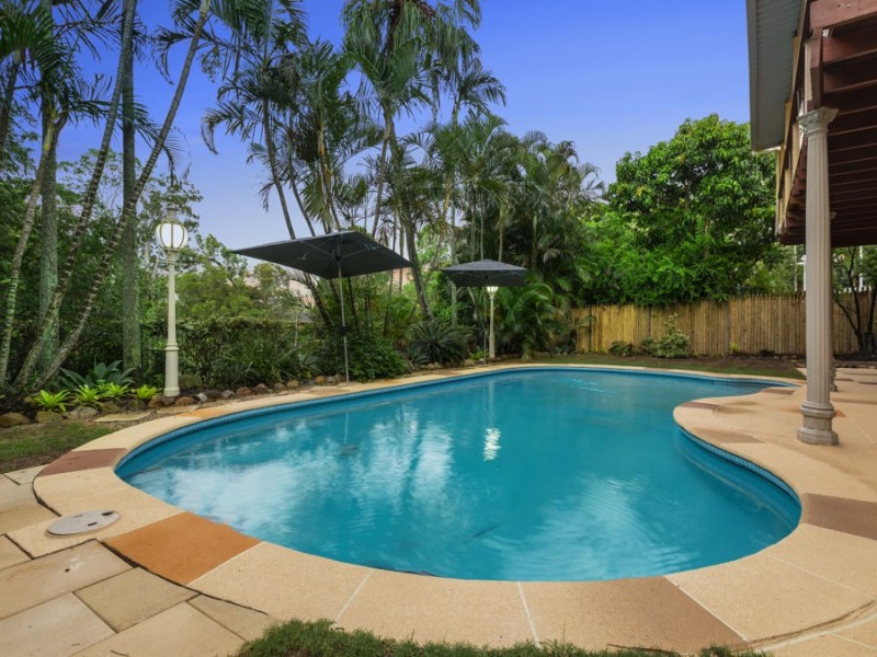 5 Rossmoya Street, Carindale QLD 4152