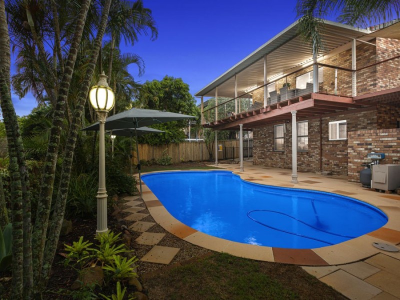 5 Rossmoya Street, Carindale QLD 4152