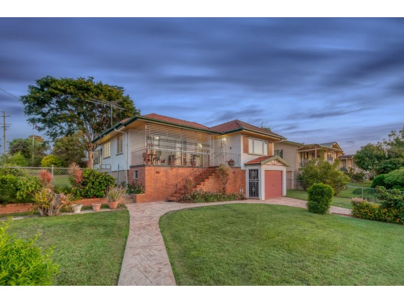 130 Sterculia Ave, Holland Park West QLD 4121