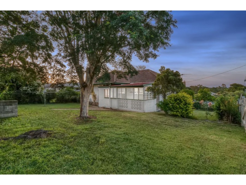 130 Sterculia Ave, Holland Park West QLD 4121