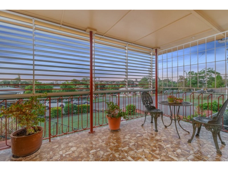 130 Sterculia Ave, Holland Park West QLD 4121