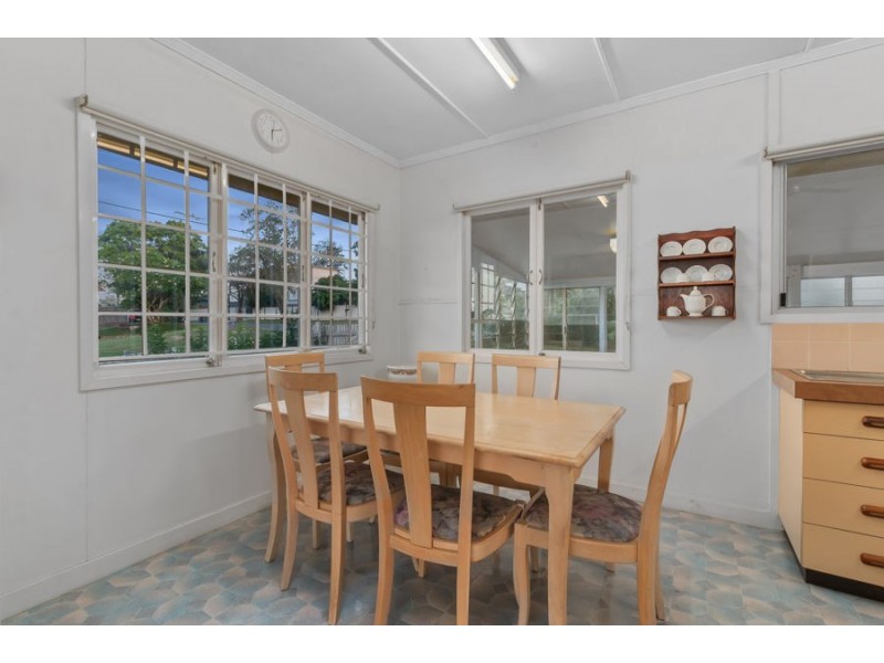 130 Sterculia Ave, Holland Park West QLD 4121