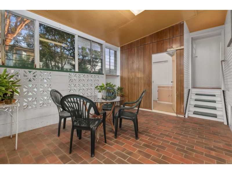 130 Sterculia Ave, Holland Park West QLD 4121