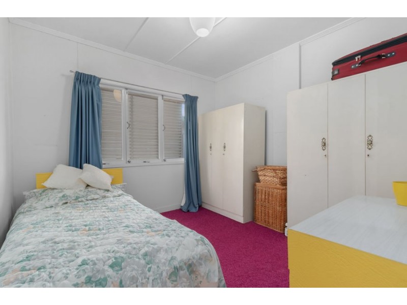 130 Sterculia Ave, Holland Park West QLD 4121