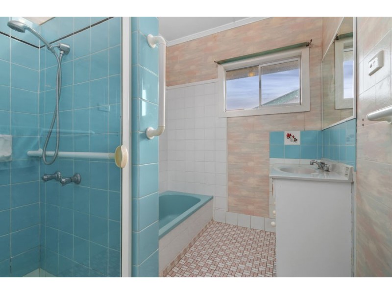 130 Sterculia Ave, Holland Park West QLD 4121