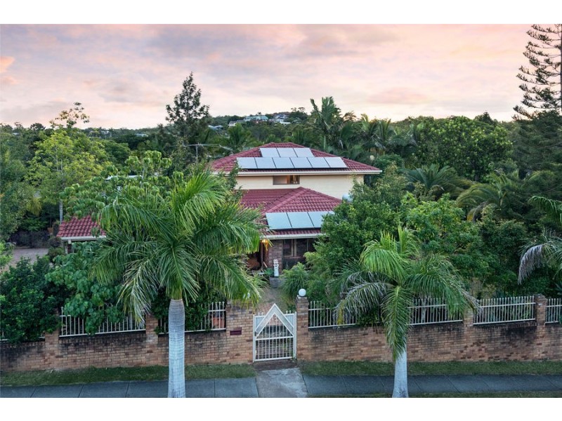 1 Rossmoya St, Carindale QLD 4152