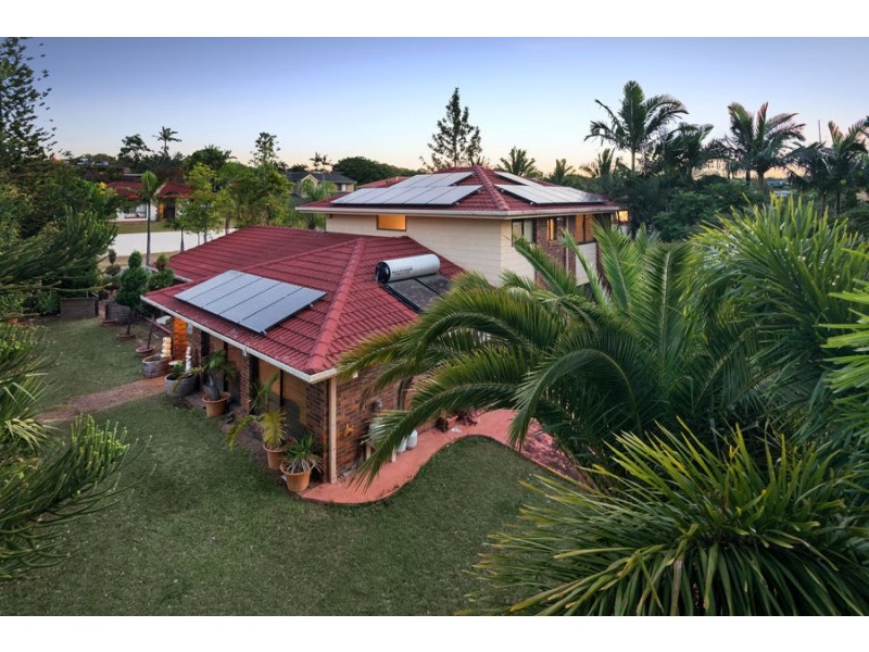 1 Rossmoya St, Carindale QLD 4152