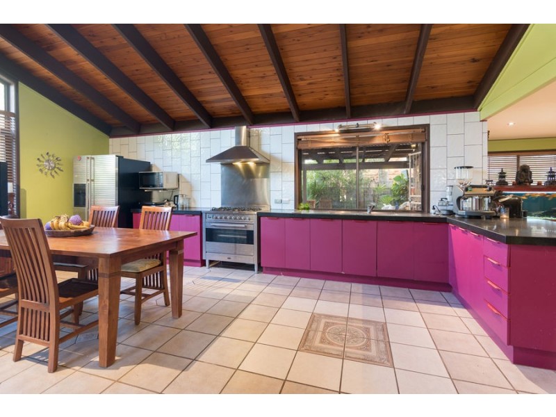 1 Rossmoya St, Carindale QLD 4152