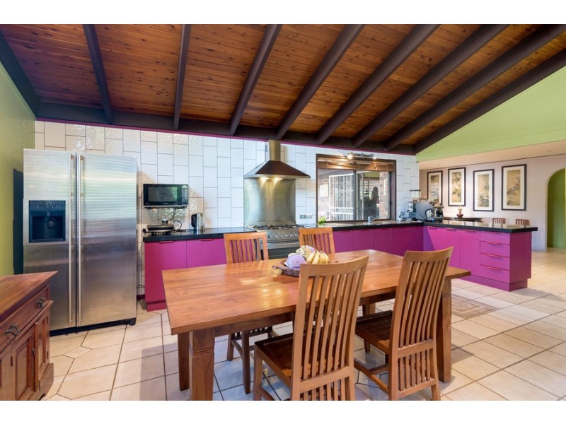 1 Rossmoya St, Carindale QLD 4152