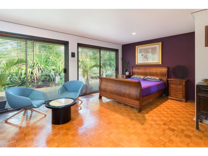 1 Rossmoya St, Carindale QLD 4152