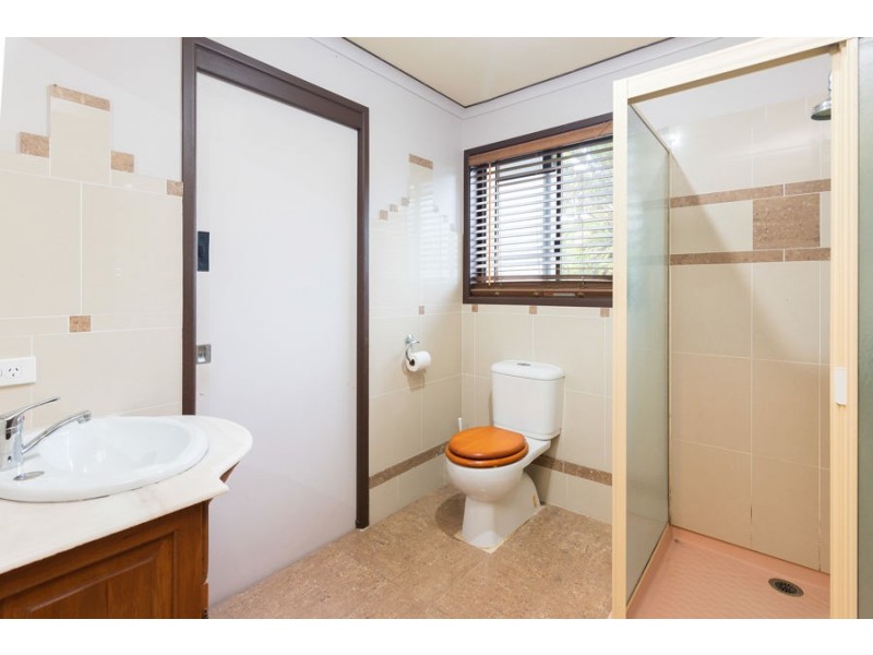 1 Rossmoya St, Carindale QLD 4152