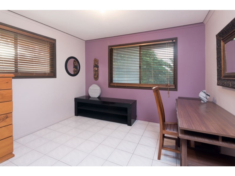 1 Rossmoya St, Carindale QLD 4152