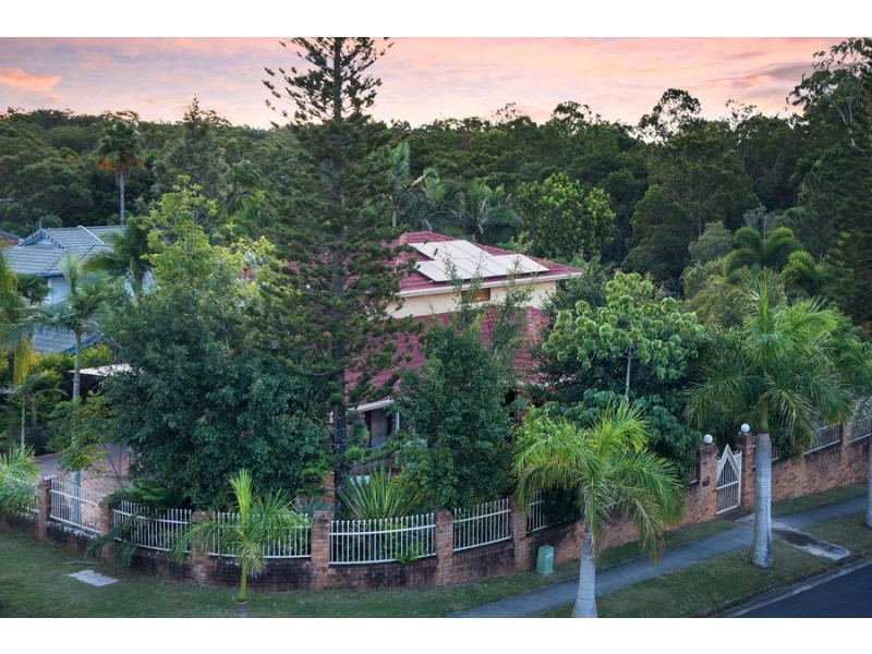 1 Rossmoya St, Carindale QLD 4152