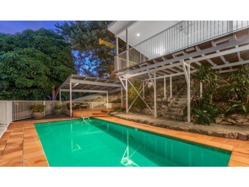 16 Aemilia Ave, Seven Hills QLD 4170