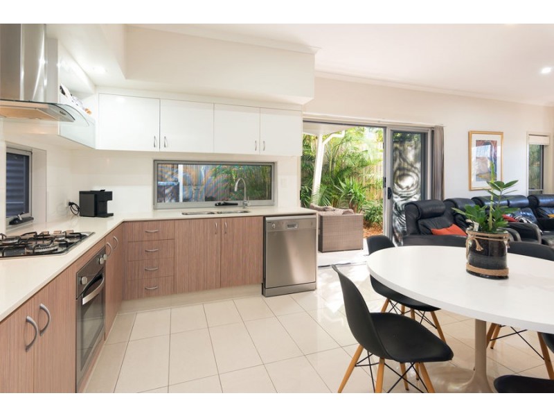 5 Ames Street, Coorparoo QLD 4151