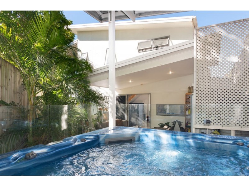 5 Ames Street, Coorparoo QLD 4151