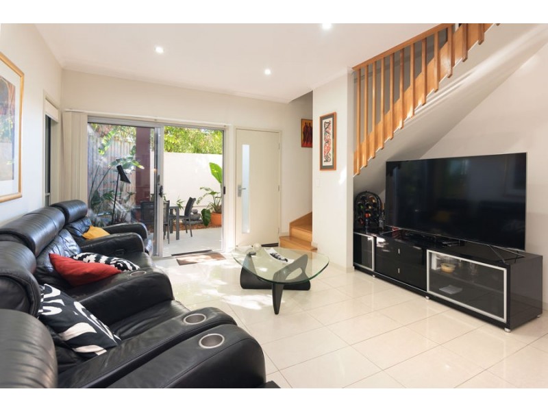 5 Ames Street, Coorparoo QLD 4151